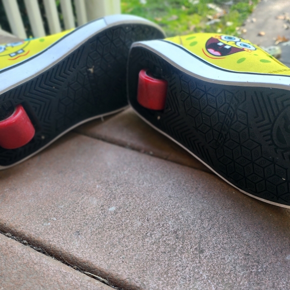 SpongeBob youth size 5 Unisex heeleys - Picture 6 of 6